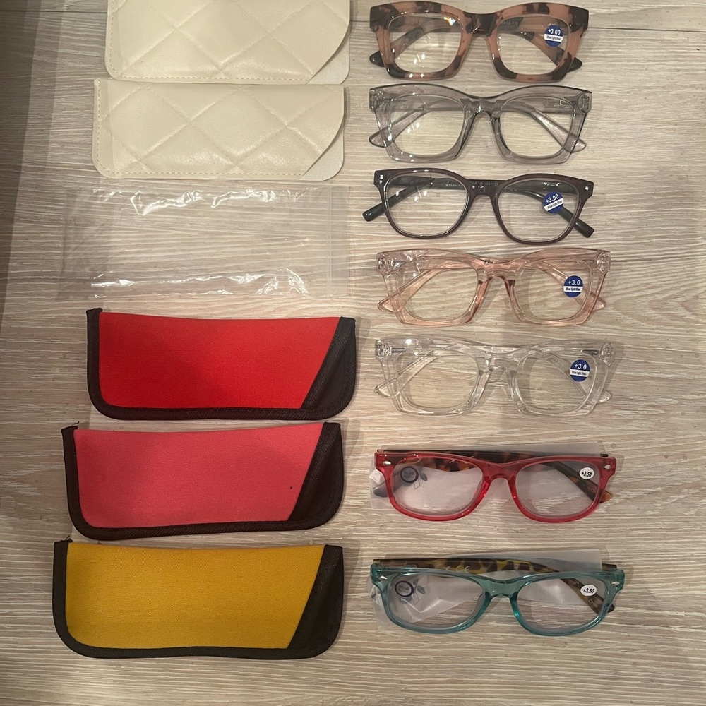 Women’s Stylish Eyewear Readers Set with Cases